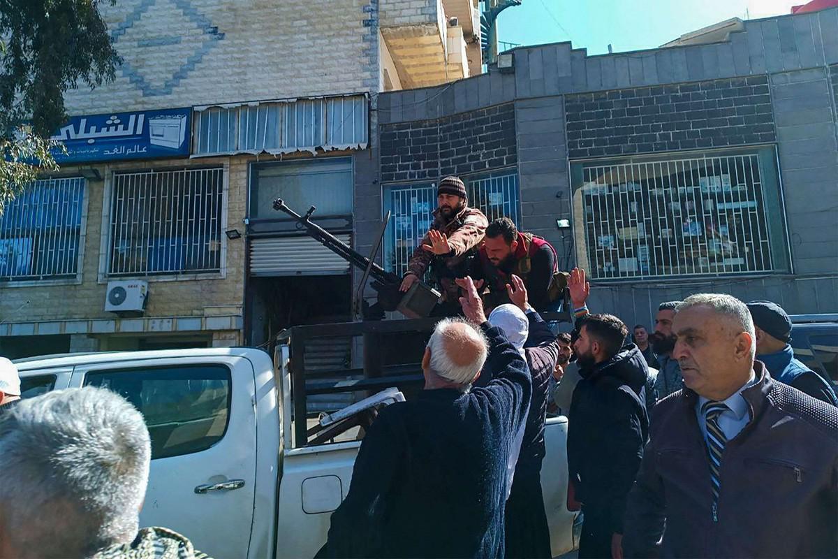 توتُّرات واحتجاز ضُباط في السويداء بعد خطف رجل دين مُسانِد للحَراك ضد النظام السوري