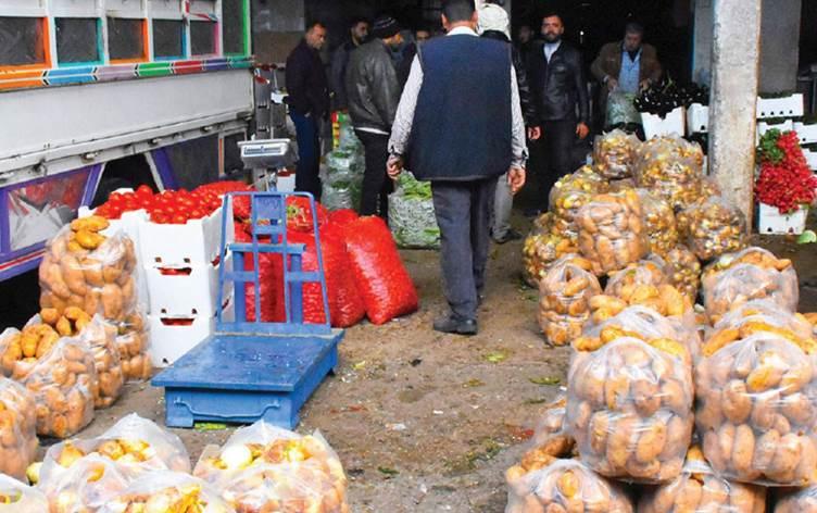 النظام السوري يطلب من الأردن توضيحاً حول تأخير إدخال برادات الفواكه