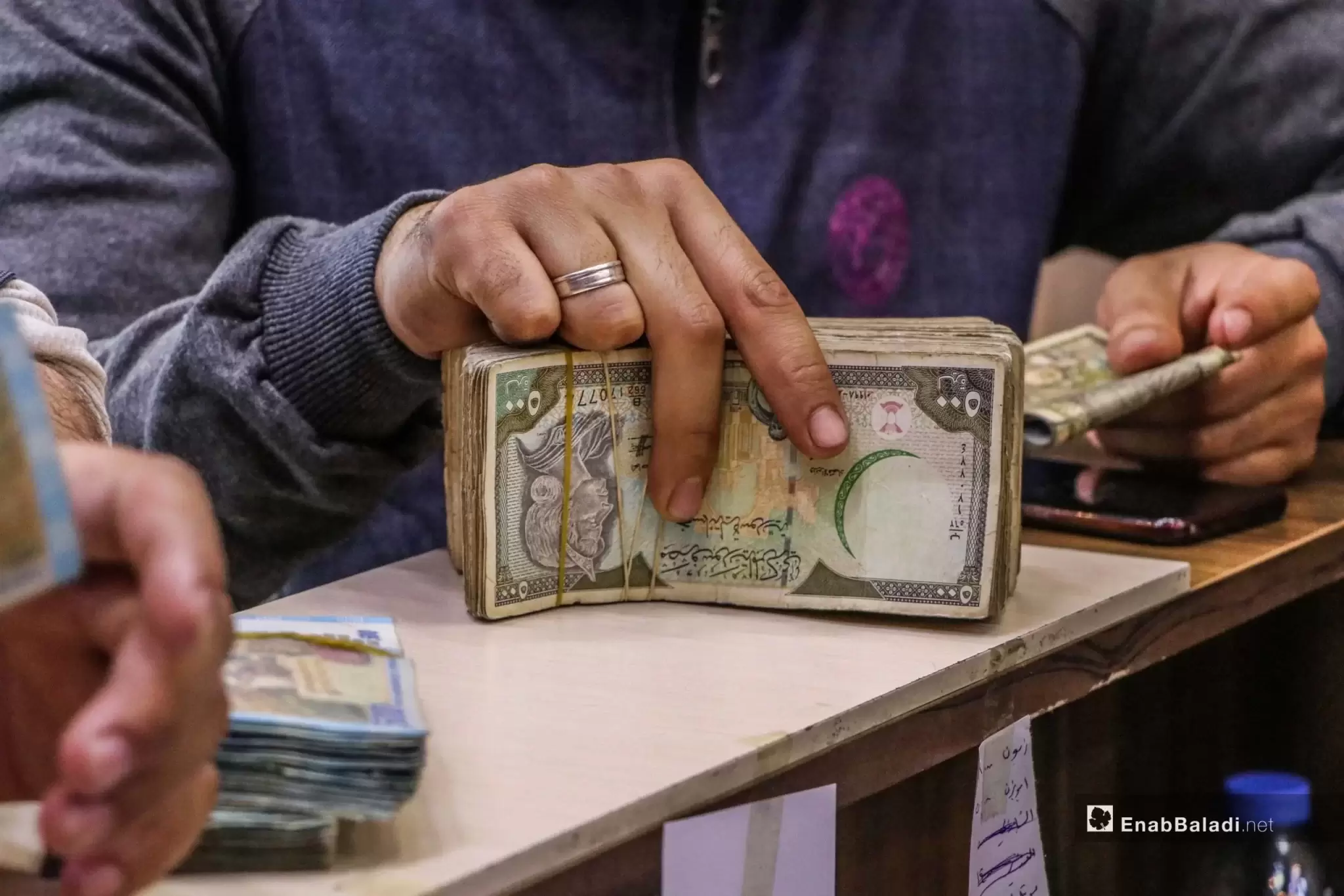 المساعدات الخيرية والحوالات سبيل السوريين الوحيد للعيش خلال شهر رمضان