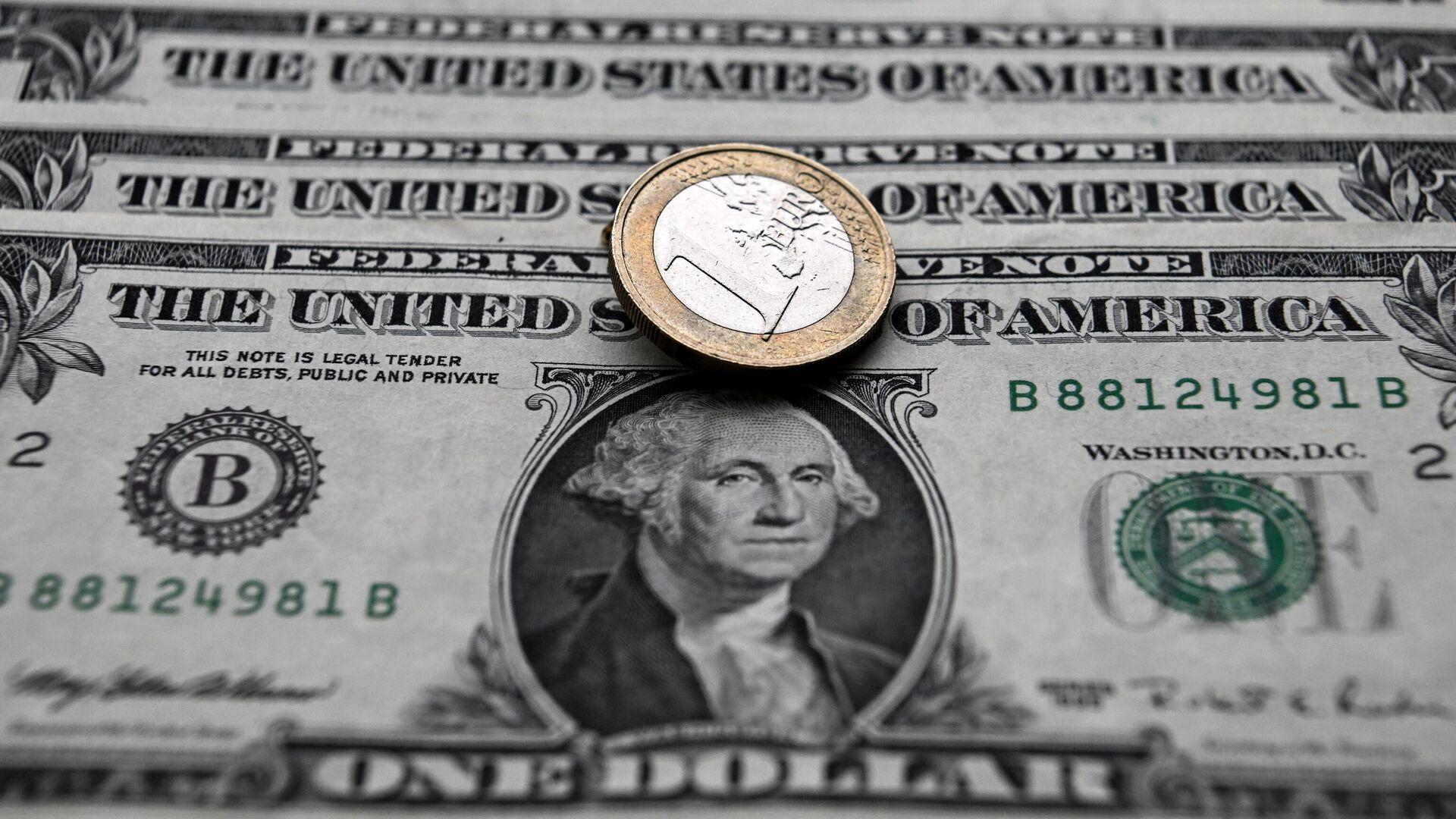 سعر صرف الليرة السورية والتركية مقابل الدولار اليوم الاثنين 25/ 3/ 2024