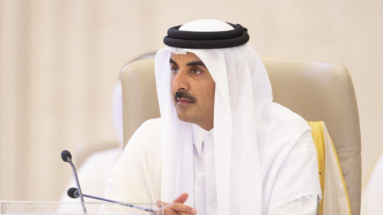 أمير قطر يطالب بوقف الحرب على غزة وينتقد كَيْل الغرب بمكيالين
