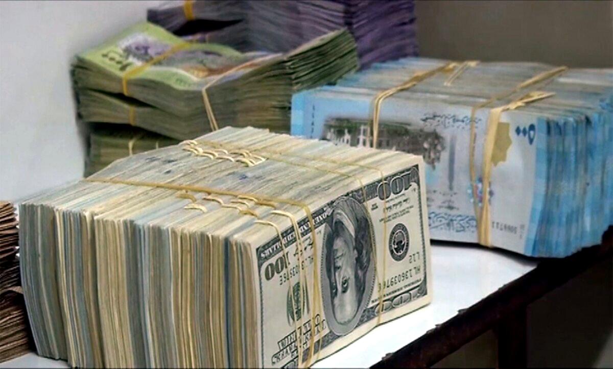 الليرة السورية تحطم أرقامها القياسية وتهبط إلى مستوى جديد أمام الدولار