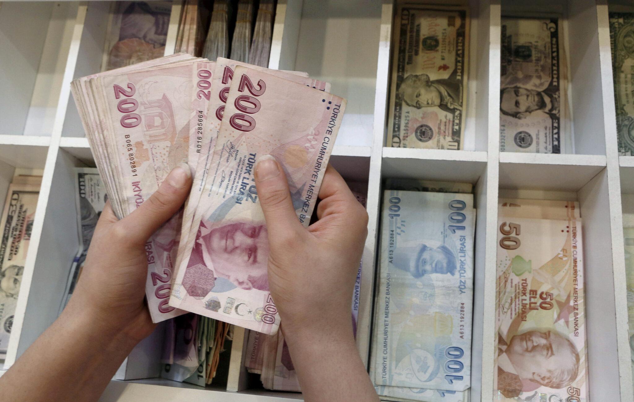 سعر صرف الليرة السورية والتركية مقابل الدولار اليوم الثلاثاء 13/ 2/ 2024