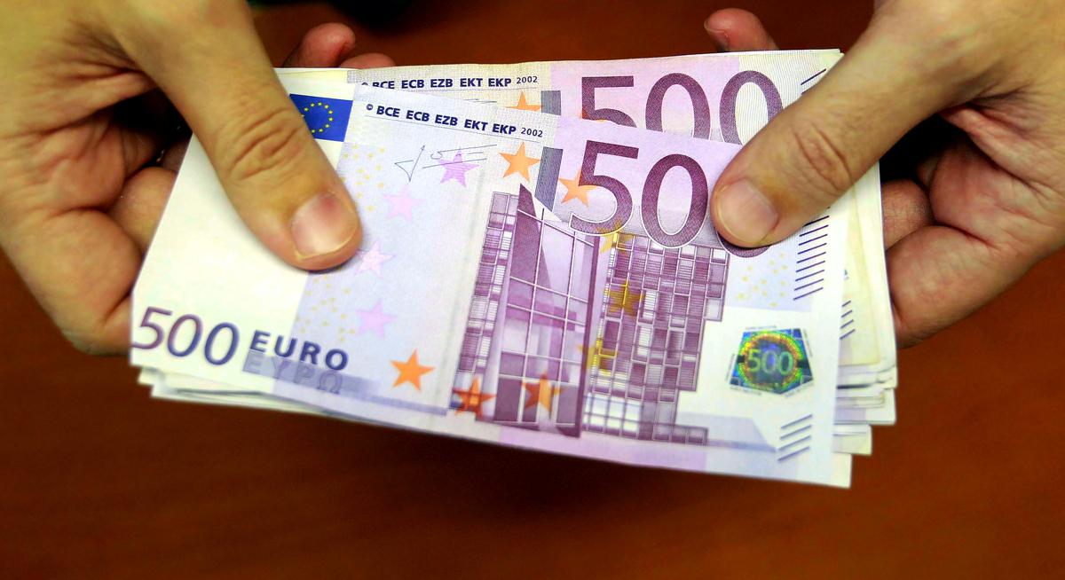 سعر صرف الليرة السورية والتركية مقابل الدولار اليوم الأحد 24/ 3/ 2024