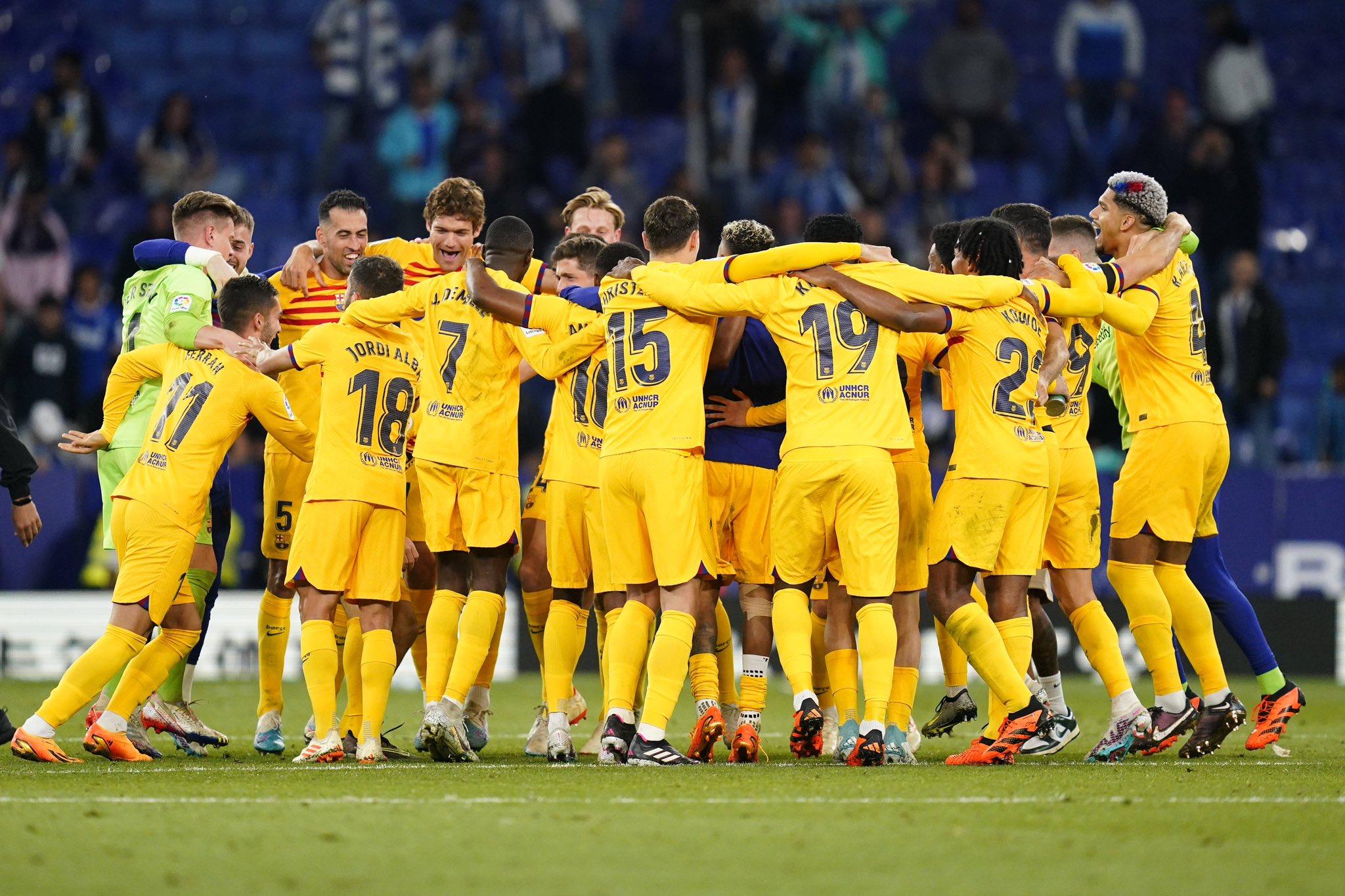 برشلونة يتوج بلقب الدوري الإسباني للمرة الأولى منذ 4 سنوات