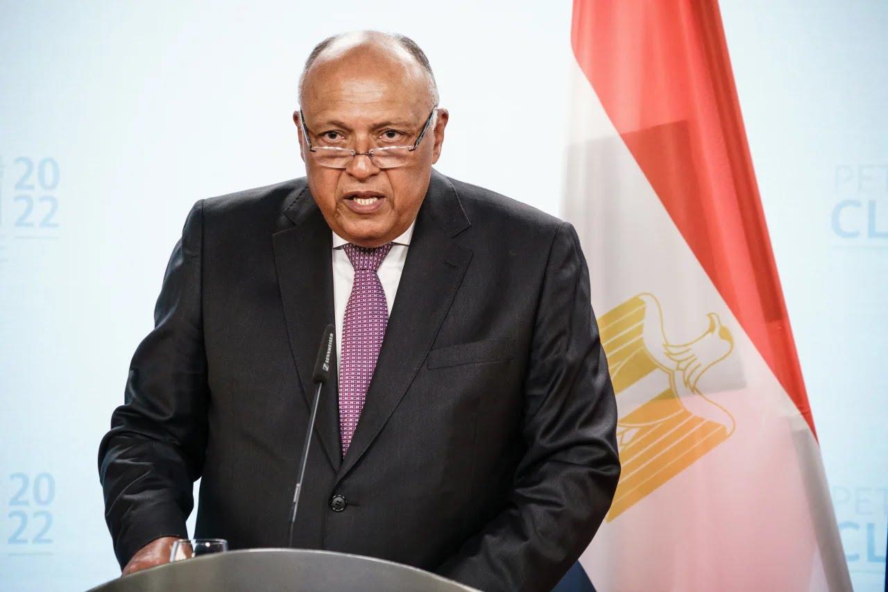 مصر تُحذِّر من انزلاق الأوضاع إلى صراع أوسع بعد هجمات سورية والعراق