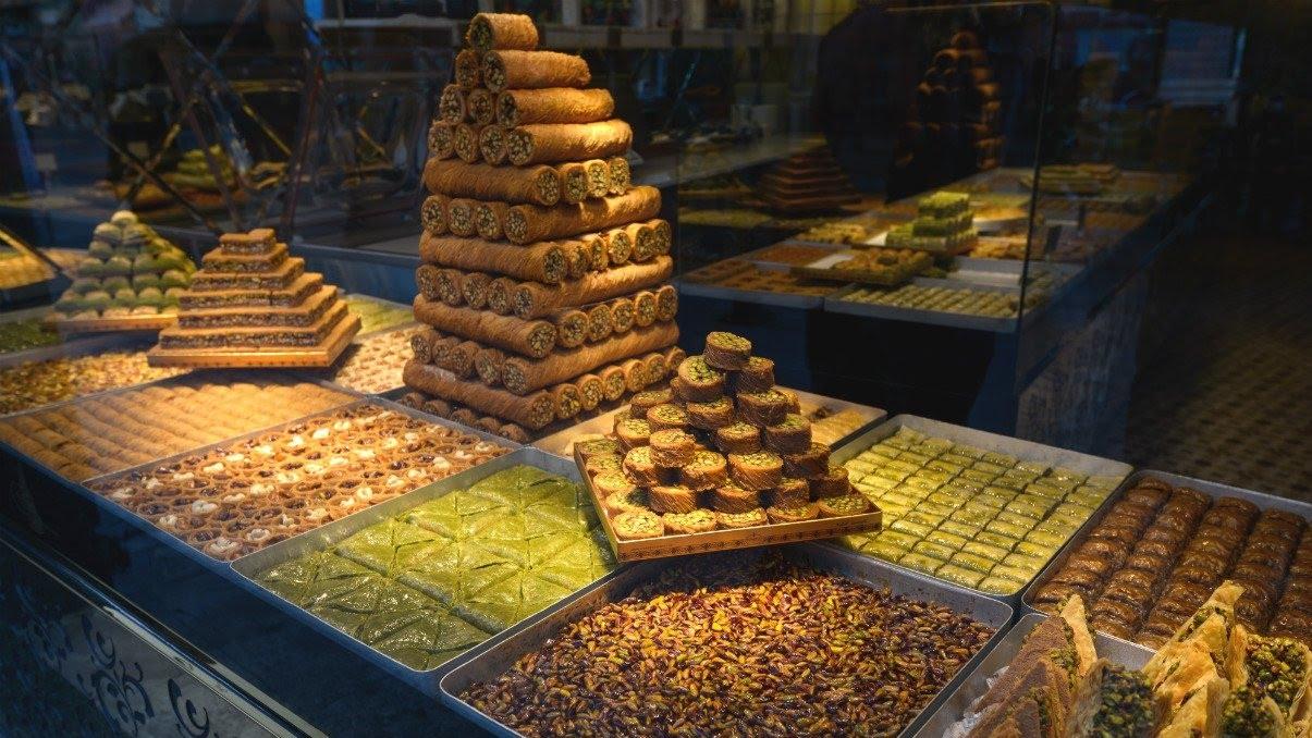 %80 في سورية يشترون الحلويات بالقطعة.. النظام منزعج من التذمر ويقدم حلاً سحرياً لارتفاع الأسعار