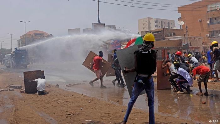 اشتباكات عنيفة بين الجيش السوداني وقوات الدعم السريع