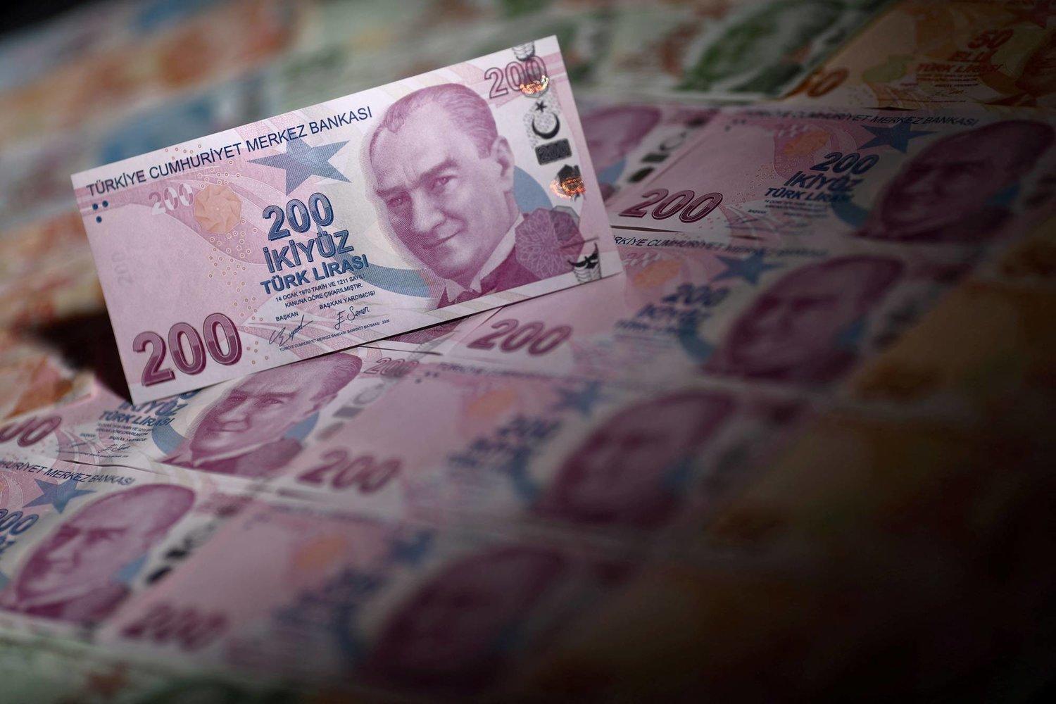الليرة السورية تنخفض مجدداً مقابل الدولار اليوم الثلاثاء 16/ 4/ 2024