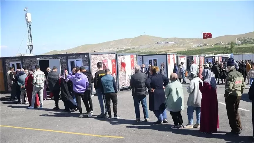 منكوبو الزلزال يدلون بأصواتهم في جولة الانتخابات التركية الثانية