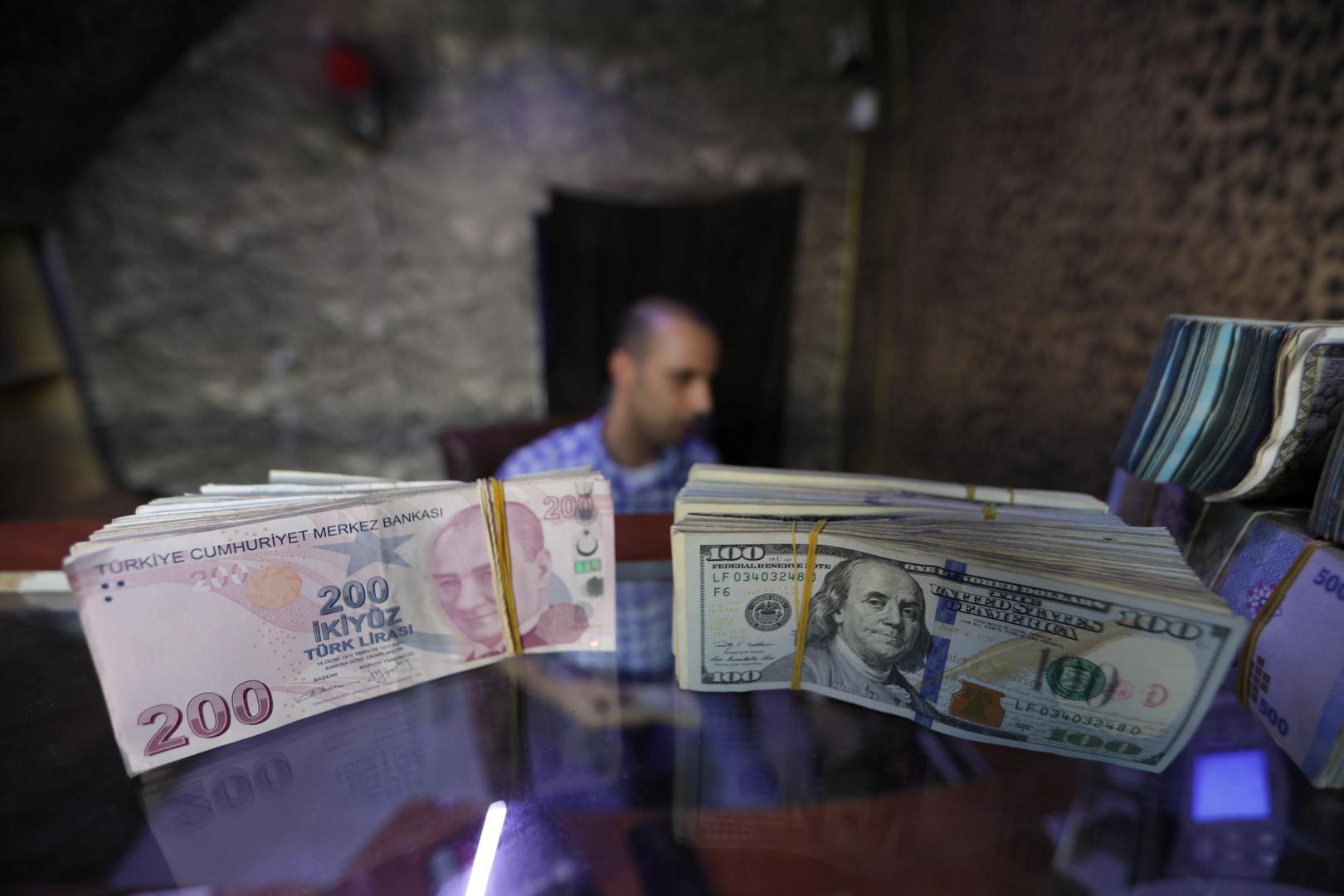 سعر صرف الليرة السورية والتركية مقابل الدولار اليوم الأربعاء 13/ 3/ 2024
