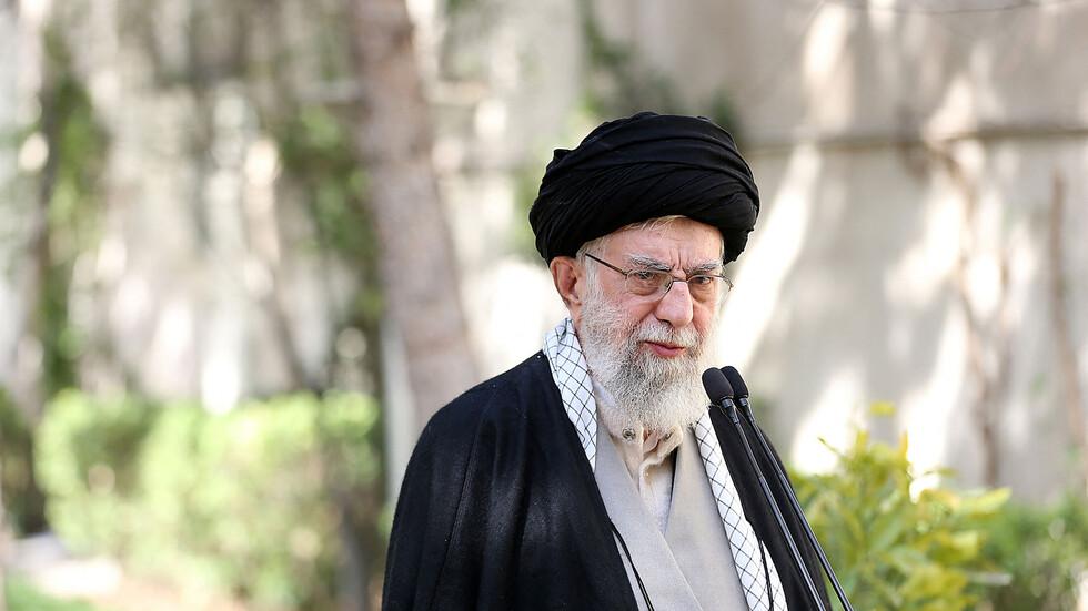 خامنئي يتوعّد إسرائيل: سنجعلهم يندمون على هذه الجريمة