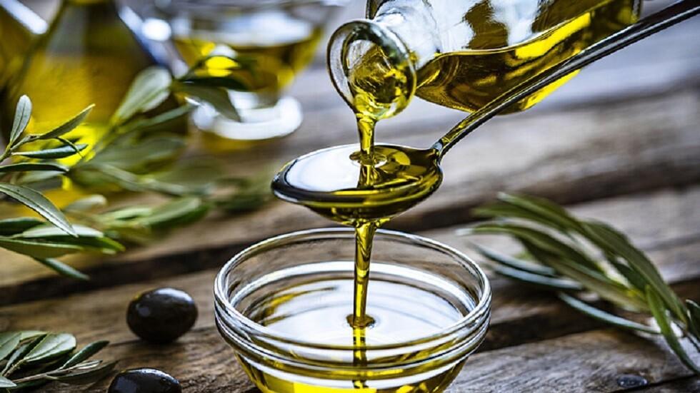 زيت الزيتون أحد المحرَّمات على السوريين في مناطق سيطرة النظام