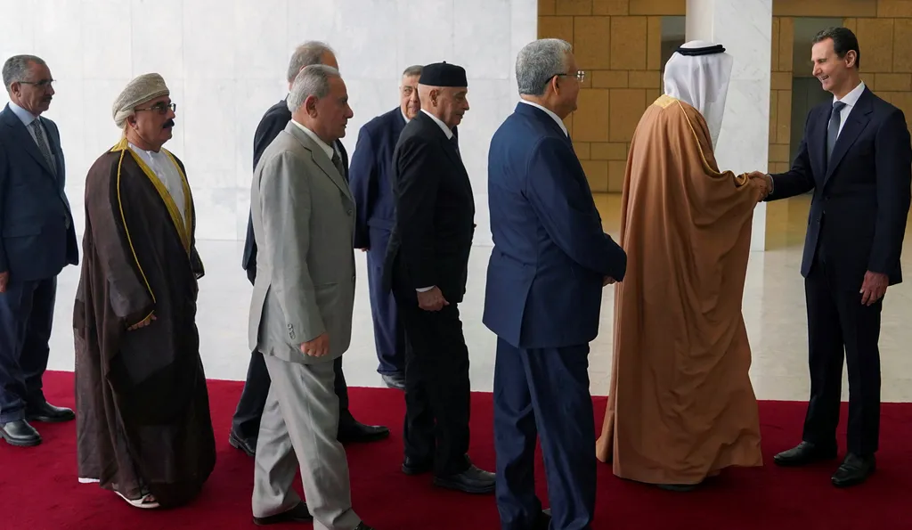 إعادة التأهيل لطاغية سورية الملطخ بالدماء: خطوة مُشِينة قام بها العرب 