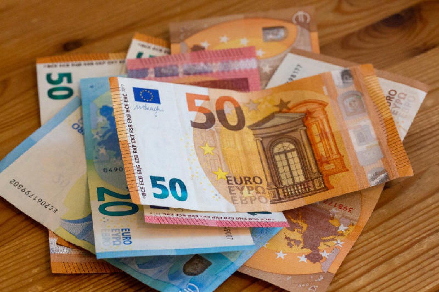 سعر صرف الليرة السورية والتركية مقابل الدولار اليوم الخميس 21/ 3/ 2024