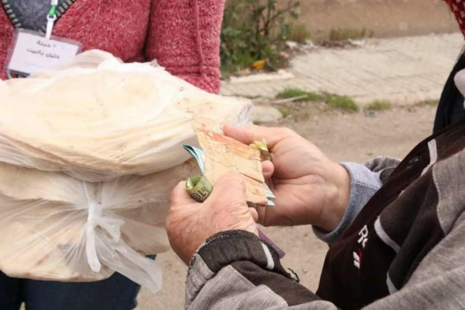 بإمكانيات متواضعة.. متطوعون في السويداء يساعدون متضرري الزلزال