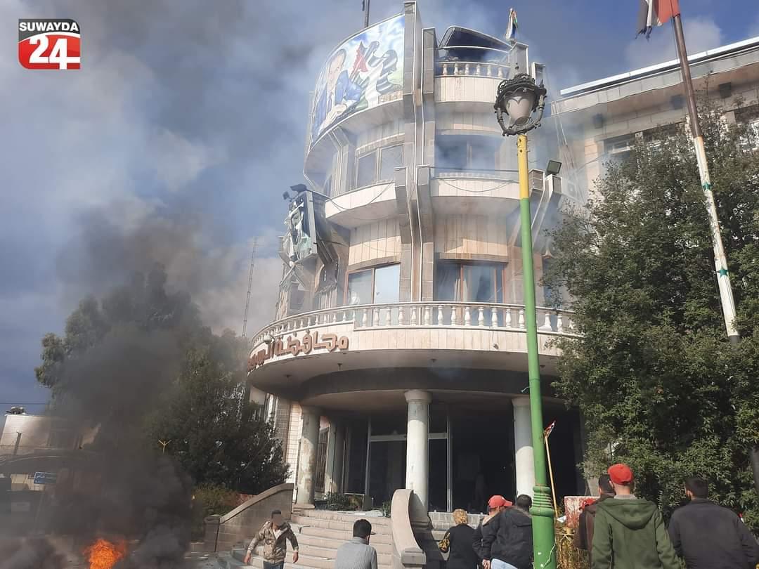 على خلفية الاحتجاجات الأخيرة.. النظام السوري يصدر مذكرات اعتقال بحق عشرات المدنيين في السويداء