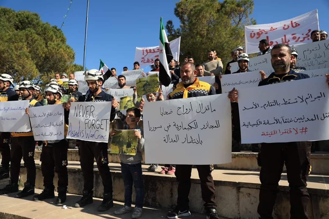 وقفة احتجاجية للدفاع المدني للتذكير بمجزرة "خان شيخون" الكيماوية