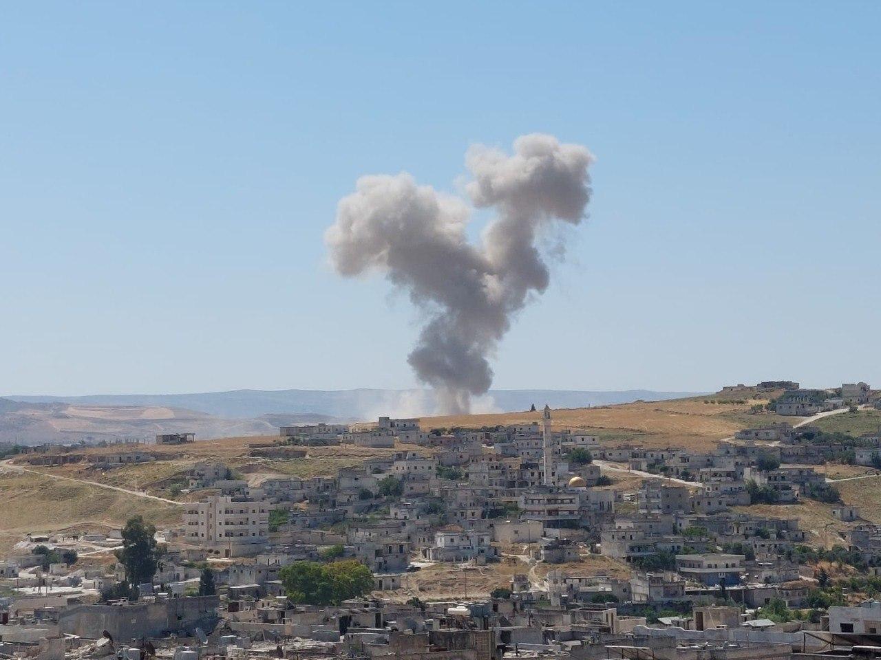 روسيا تقصف سوقاً في جسر الشغور غرب إدلب وتُوقع مجزرة فيه
