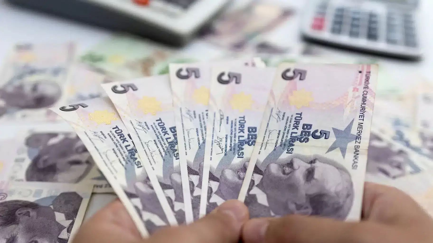 سعر صرف الليرة السورية والتركية مقابل الدولار اليوم الثلاثاء 12/ 3/ 2024